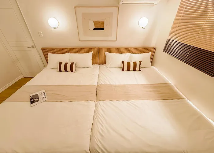 Heart Of Gangnam,garosu-gil, 10minute Walk From Sinsa Station