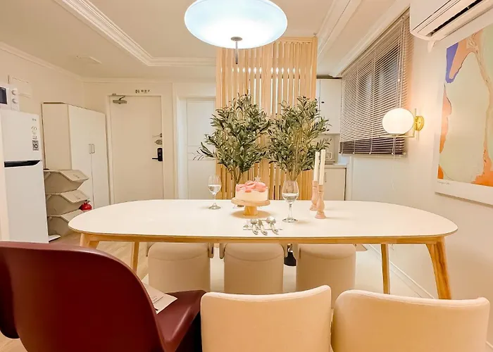 Heart Of Gangnam,garosu-gil, 10minute Walk From Sinsa Station *