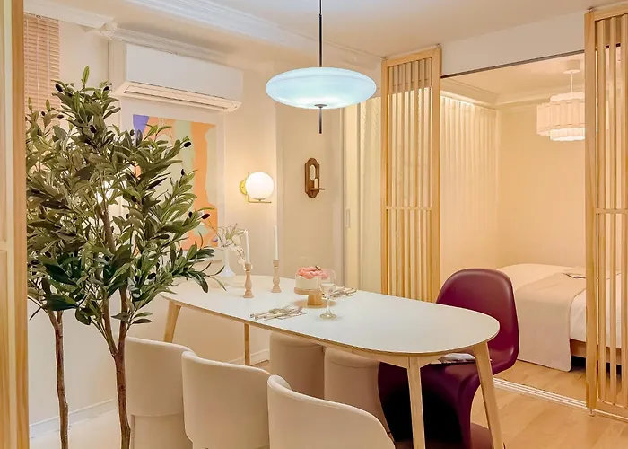 Heart Of Gangnam,garosu-gil, 10minute Walk From Sinsa Station *